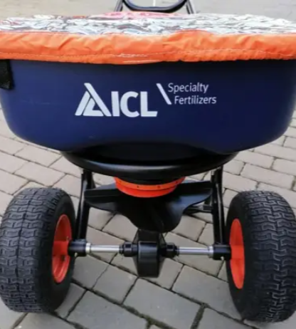 Розкидач добрив Accupro 2000 роторний (бункер 42л; для 35кг)